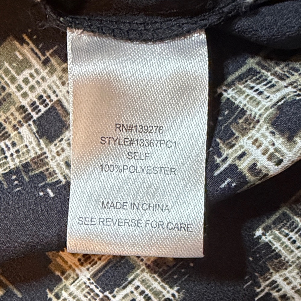 Women's Patterned Blouse - Picture 4 of 5